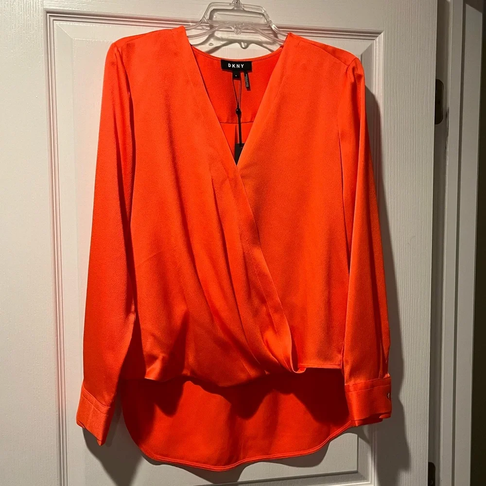 DKNY HIGH LOW FAUX WRAP BLOUSE SIZE MEDIUM IN ORANGE NWT! - Picture 3 of 4